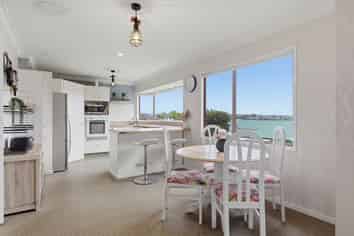77 Poike Road, Hairini