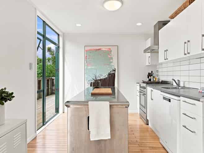 17 Kennedy Road, Surfdale
