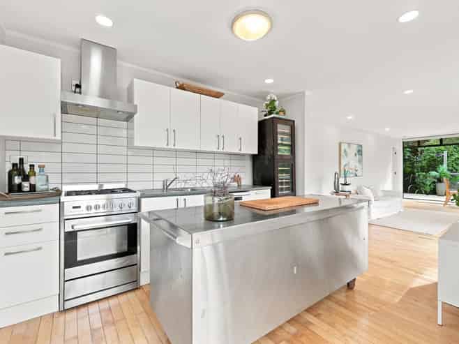 17 Kennedy Road, Surfdale