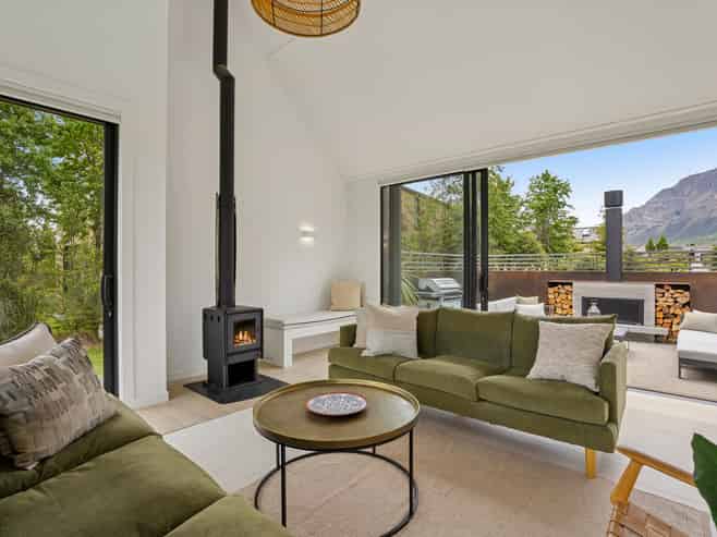 1 Torridon Court, Jacks Point