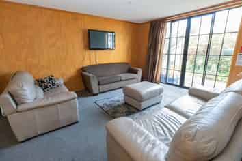 Room 1/1/46 Queen Street , North Dunedin