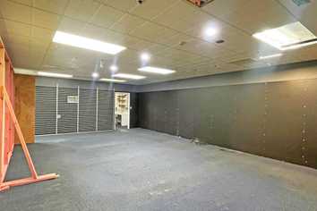 PRIME 226M² RETAIL UNIT INSIDE ROYAL OAK MALL
