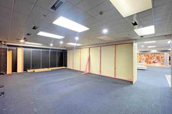 PRIME 226M² RETAIL UNIT INSIDE ROYAL OAK MALL
