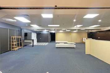 PRIME 226M² RETAIL UNIT INSIDE ROYAL OAK MALL
