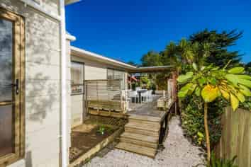 2/64 Waiau Street, Torbay