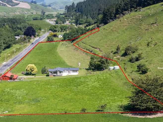5892 Ettrick-Raes Junction, Island Block