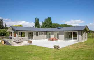 5892 Ettrick-Raes Junction, Island Block
