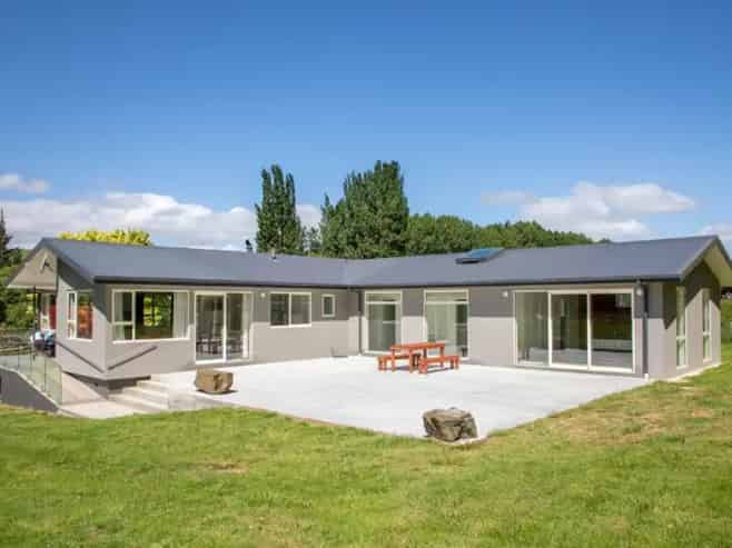 5892 Ettrick-Raes Junction, Island Block