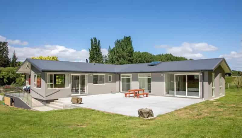 5892 Ettrick-Raes Junction, Island Block
