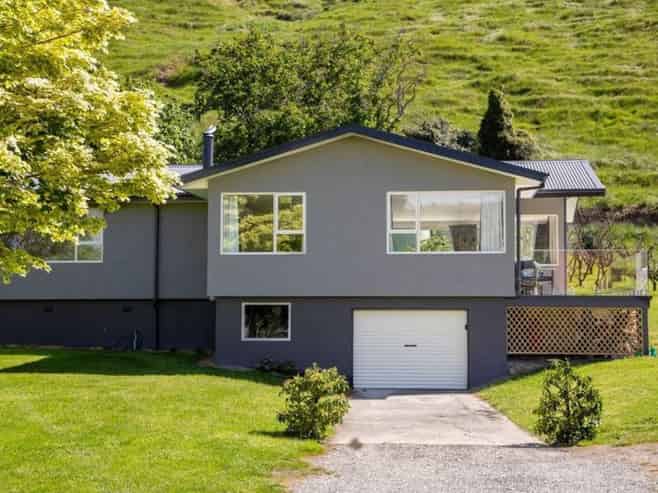5892 Ettrick-Raes Junction, Island Block