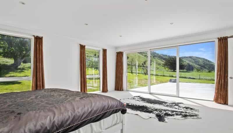 5892 Ettrick-Raes Junction, Island Block