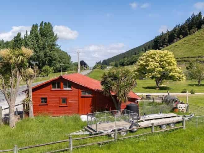 5892 Ettrick-Raes Junction, Island Block