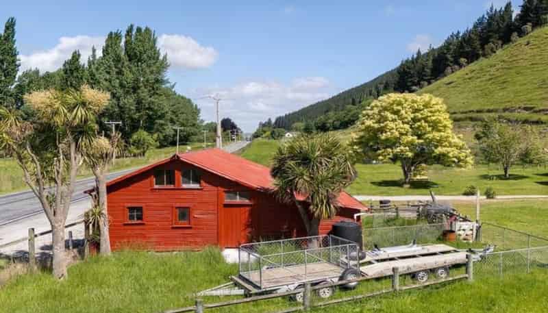 5892 Ettrick-Raes Junction, Island Block
