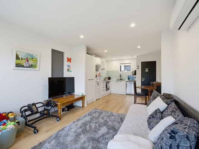1E Stott Avenue, Birkdale