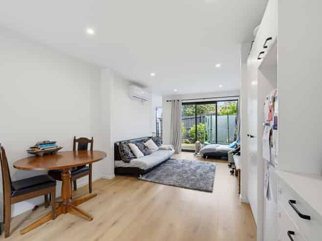 1E Stott Avenue, Birkdale