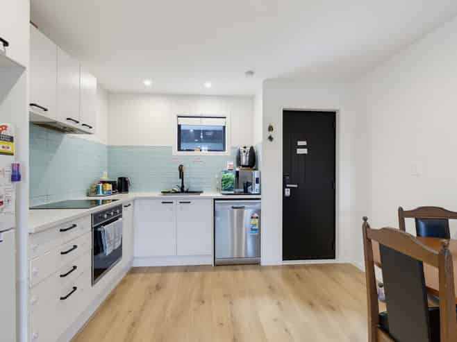 1E Stott Avenue, Birkdale