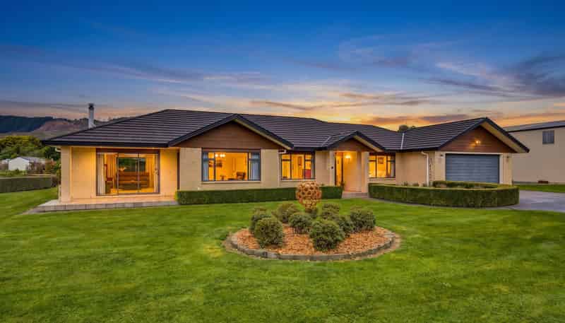 53 Pohutukawa Drive, Levin