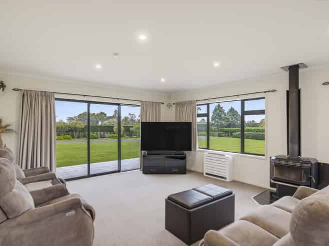 53 Pohutukawa Drive, Levin