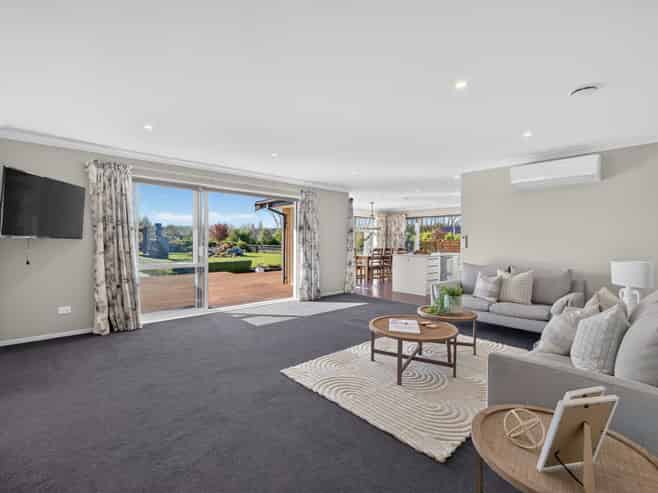 34 Copper Beech Road, Woodend