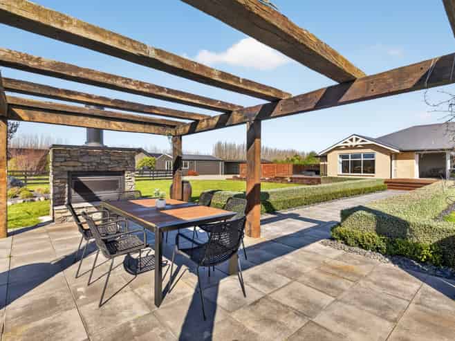 34 Copper Beech Road, Woodend