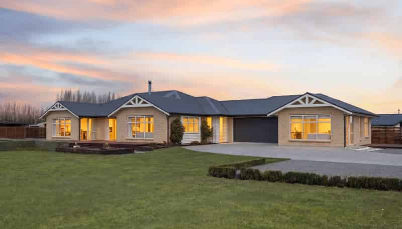 34 Copper Beech Road, Woodend