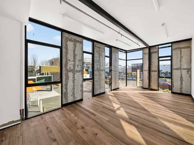Refurbished City Fringe Office, Showroom & Retail
