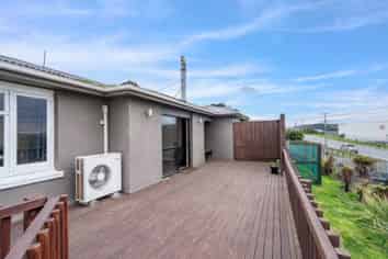 44 Ocean Beach Road, Bluff