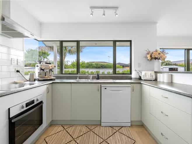 22 Lakeside Drive, Orewa