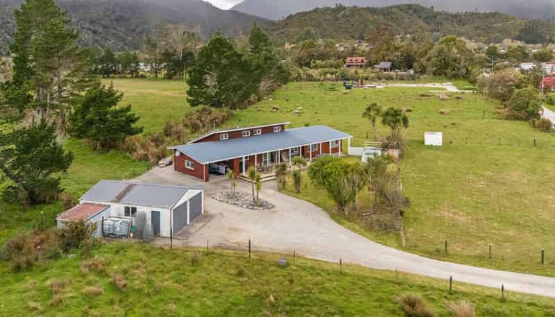 12 Sunderland Street, Waimangaroa