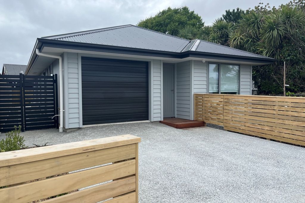 THREE BEDROOMS - LEVIN 1