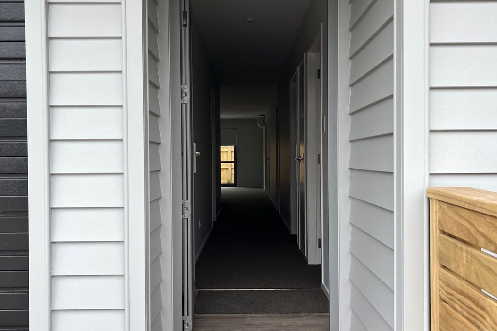 THREE BEDROOMS - LEVIN 2