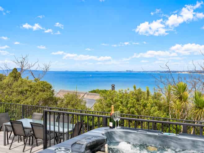 73 Roberts Road, Matakatia