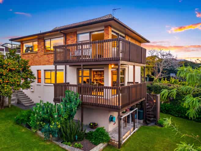 2/9 Newhaven Terrace, Mairangi Bay