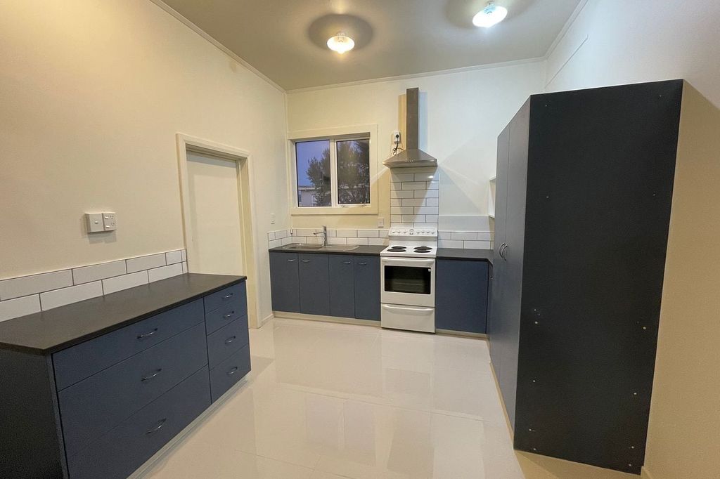 3 Bedroom Home, Short Walk to Town 3