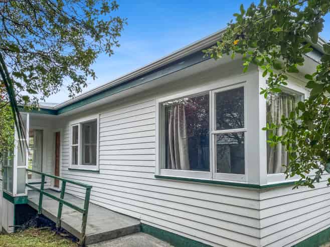 13 Williamson Way, Karori