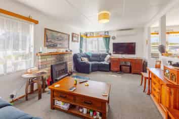 10 Jones Street, Porangahau