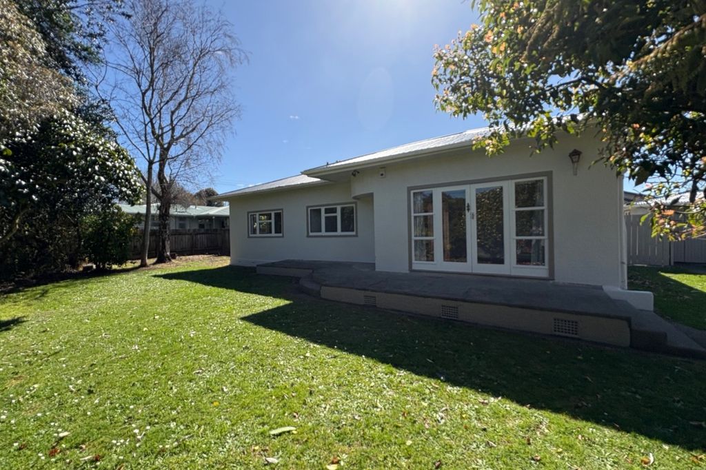 LEVIN -THREE BEDROOMS. 1