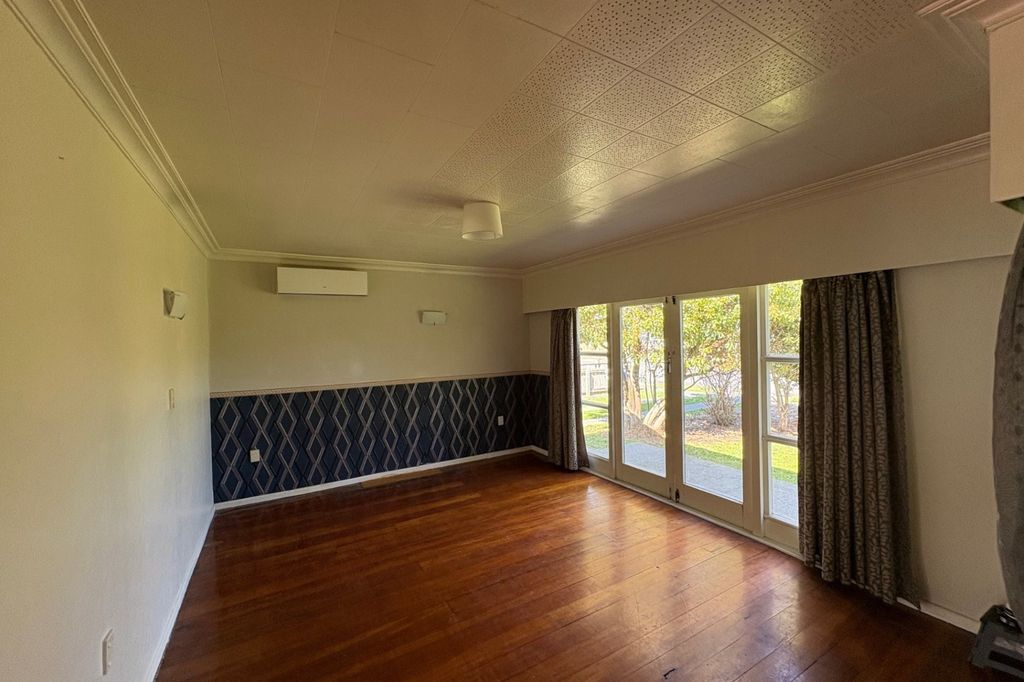 LEVIN -THREE BEDROOMS. 5