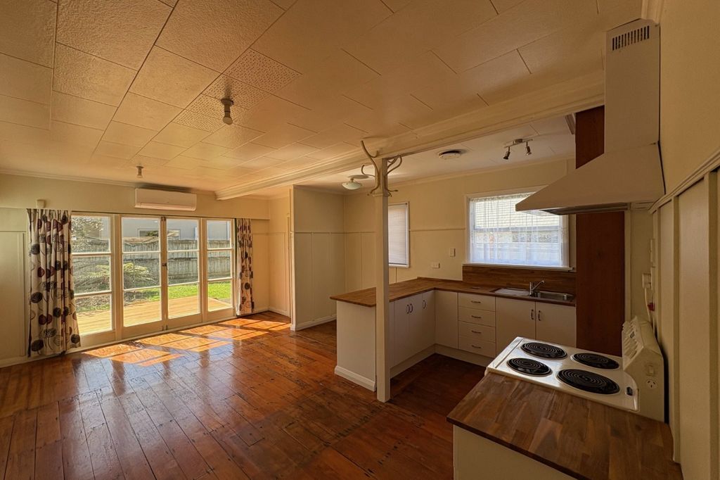 LEVIN -THREE BEDROOMS. 3
