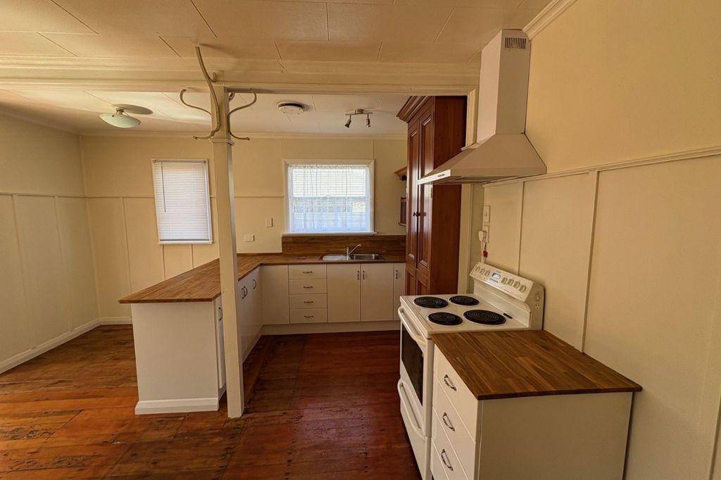 LEVIN -THREE BEDROOMS. 2