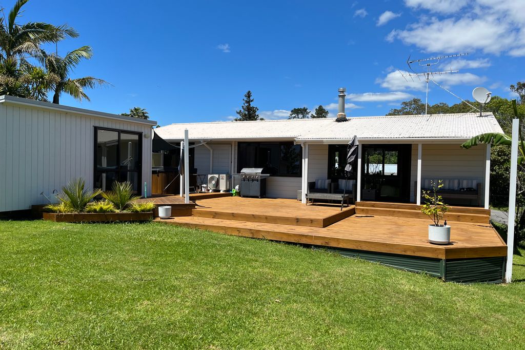 Beachlands, 3 Bedrooms character Lockwood 1