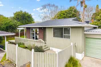 2/4 Aylmer Court, Eastern Beach