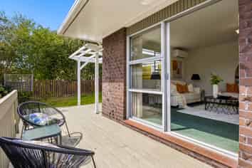 2/4 Aylmer Court, Eastern Beach