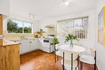 2/4 Aylmer Court, Eastern Beach