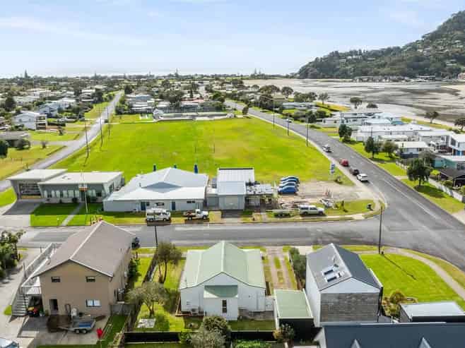 2 Tokoroa Road, Tairua
