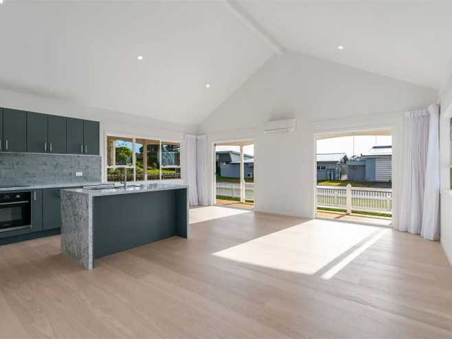 2 Tokoroa Road, Tairua