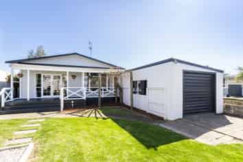 108 Frimley Avenue, Frimley