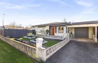 300 Willowpark Road North, Hastings