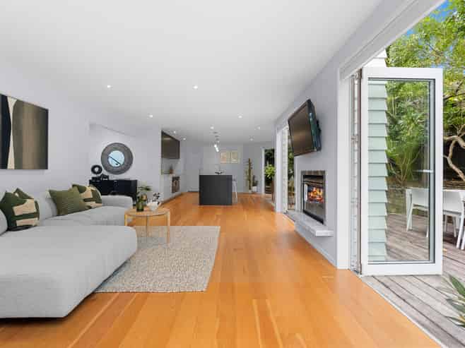 2/15A Rodney Road, Northcote Point