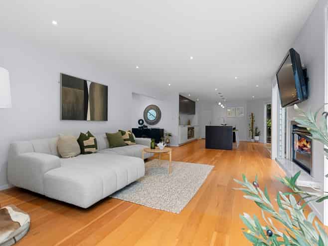 2/15A Rodney Road, Northcote Point